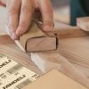Aplicación de lija de madera FANDELI utilizando lija gruesa para madera y diferentes tipos de lijas para madera